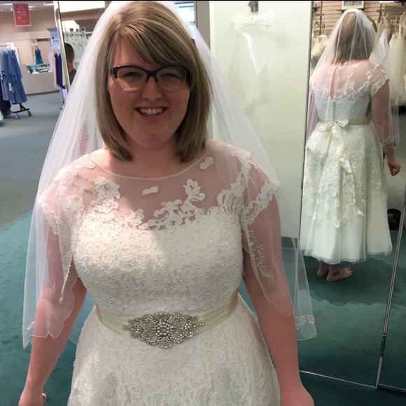 David’s Bridal Wedding Dress - Picture 6 of 8